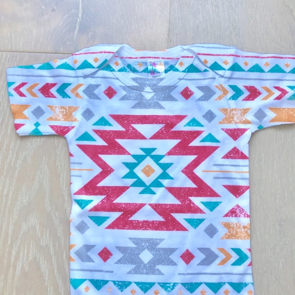 NEW Laughing Giraffe Printed Bodysuit - Picture 4 of 8